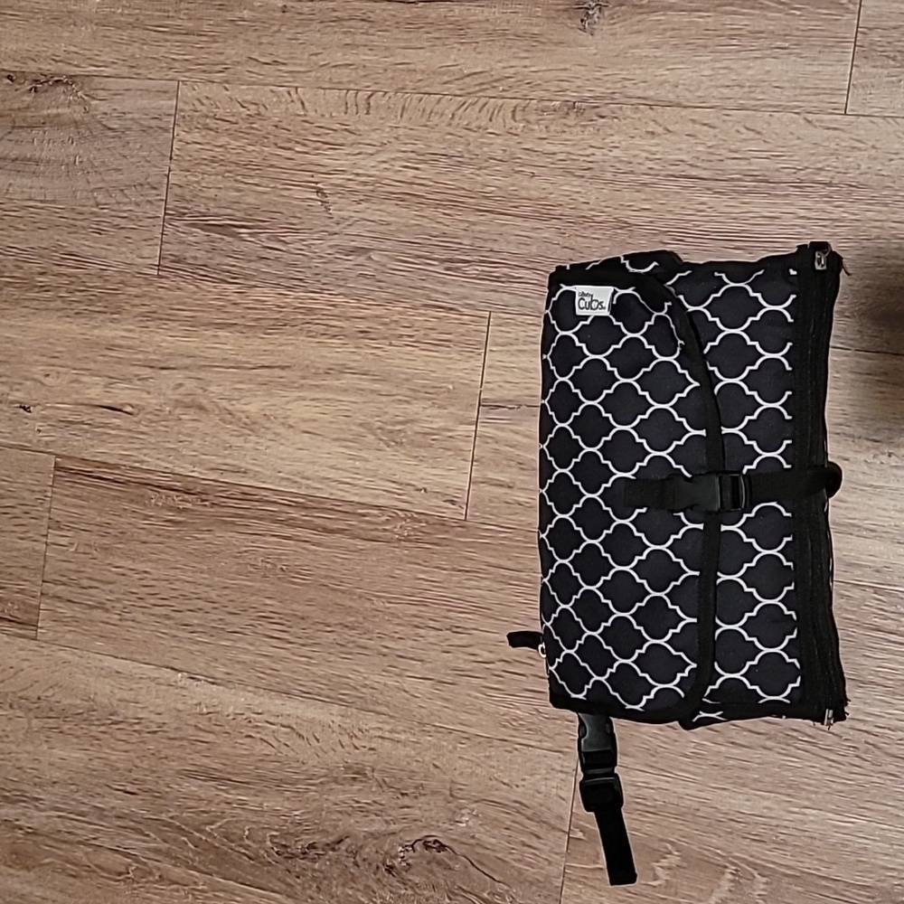 Portable changing pad